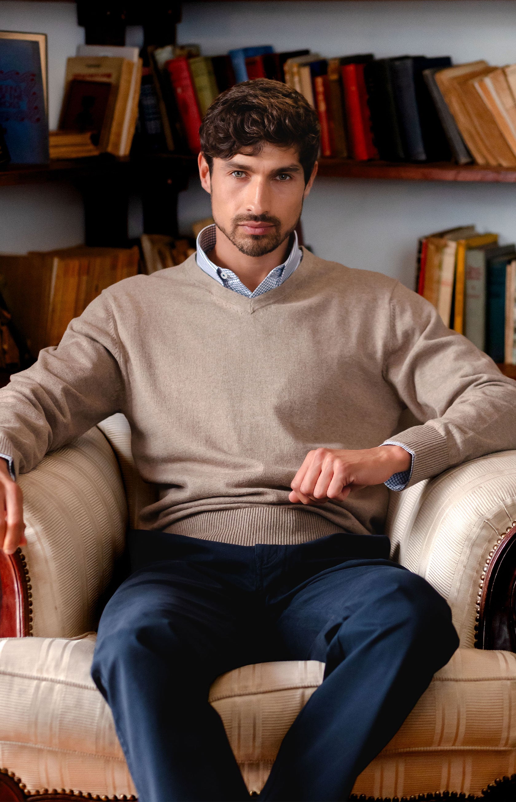 Sweater cuello V Clásico